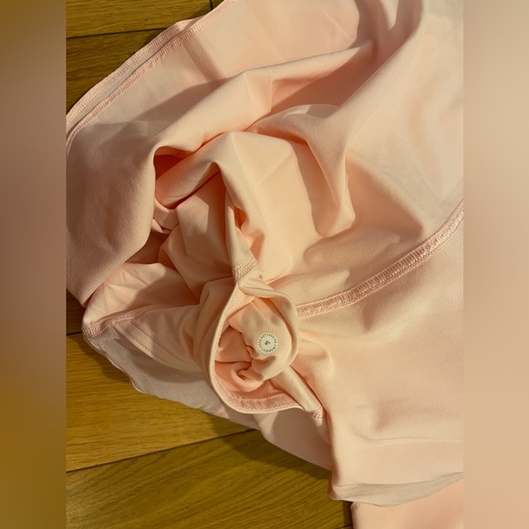 Lululemon skirt size 4 - Picture 2 of 3